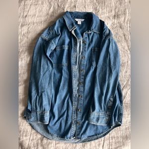 Old Navy Women’s Oversized Boyfriend Utility-Pocket Jean Shirt Medium Wash